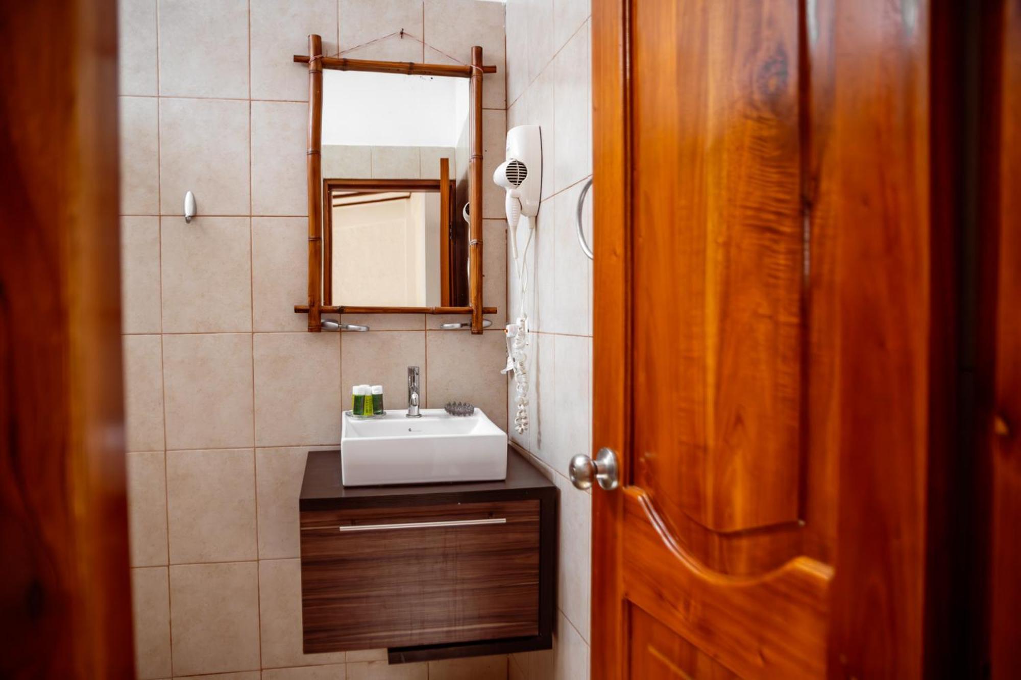 Hotel Miconia Puerto Baquerizo Moreno Kültér fotó